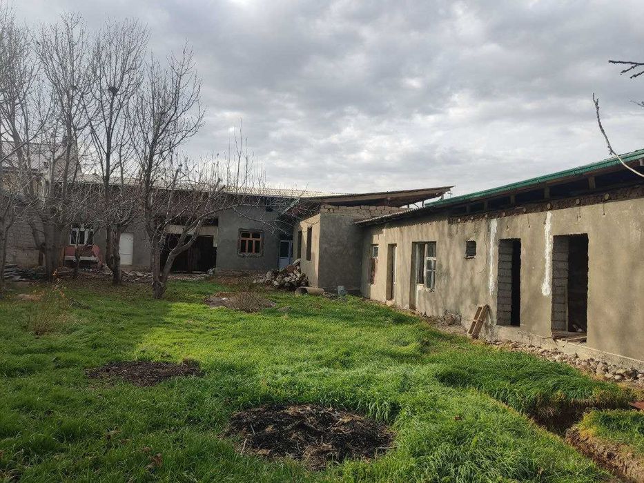 Uy sotiladi Toshken viloyati Qibray tumani Chinobod  10 soʻtik