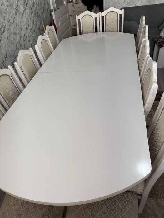 Стол и стулья для зала