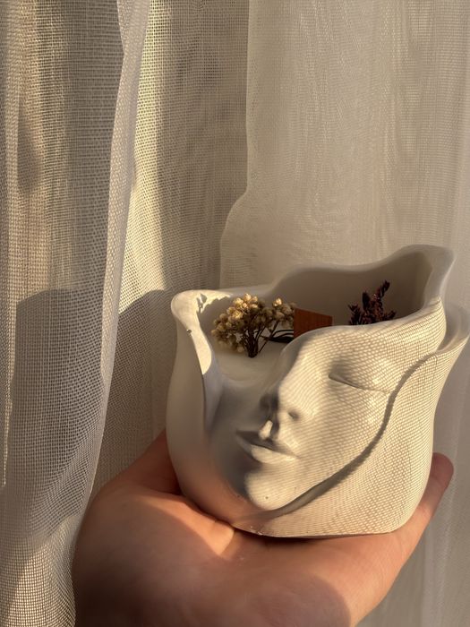 Свеча в кашпо из гипса.