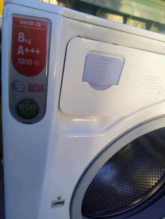 Vând mașina de spălat hotpoint ariston