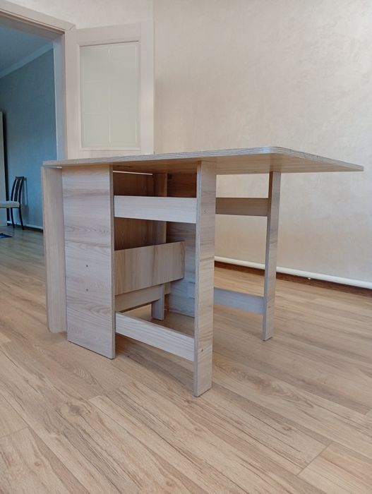 Стол книжка б/у.