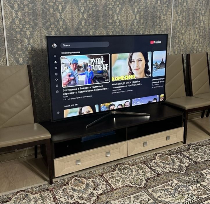 Большой смарт телевизор Samsung 122см.