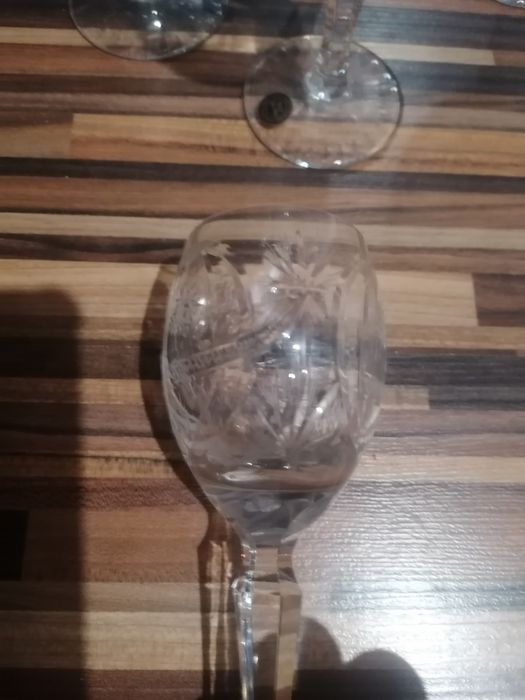 Set de pahare de cristal realizat în România, impecabile