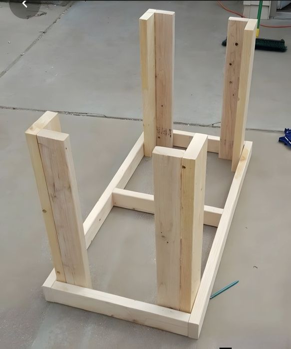 Scaune și mese  lucrări din lemn