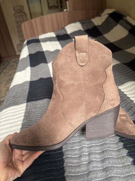 Продам казаки коричневые