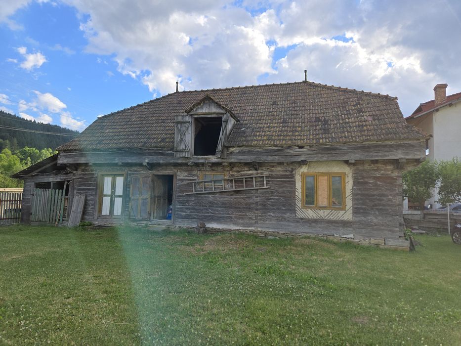Șură tradițională din lemn de stejar, aprox. 90 mp