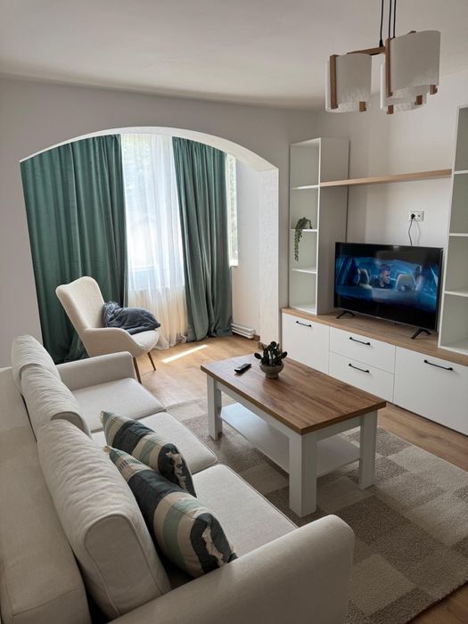 Închiriez apartament
