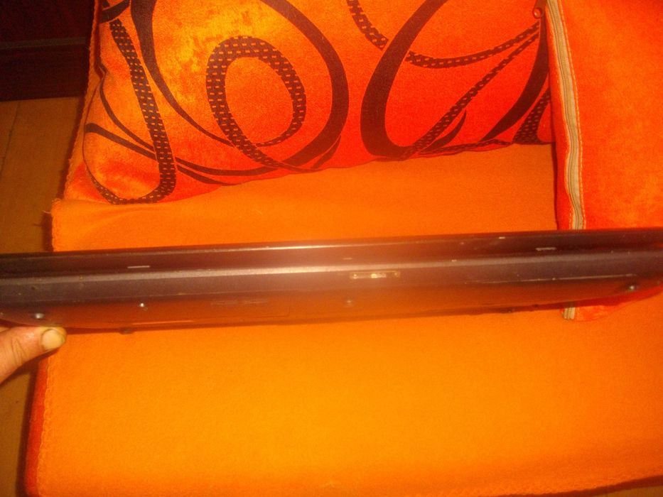 Лаптоп TOSHIBA Satellite C660D-15P-ЗА ЧАСТИ/ ЗА РЕМОНТ-Не Светва-15,6"