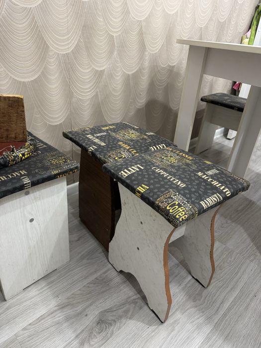 стол кухонный и стулья