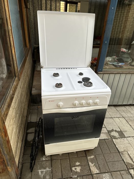 Продам Газовую плиту GEFEST