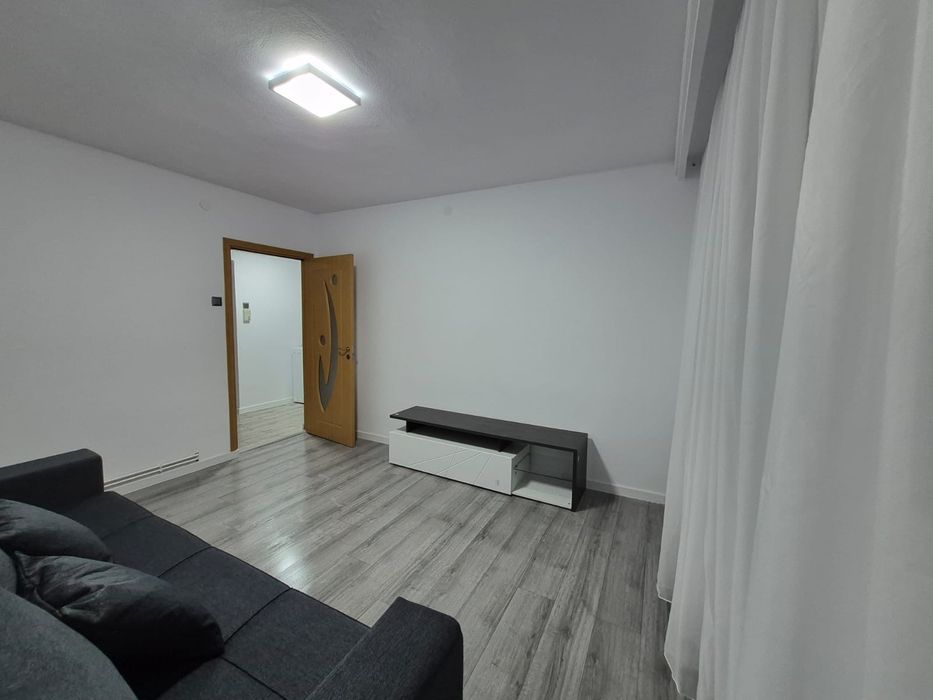 Închiriez apartament
