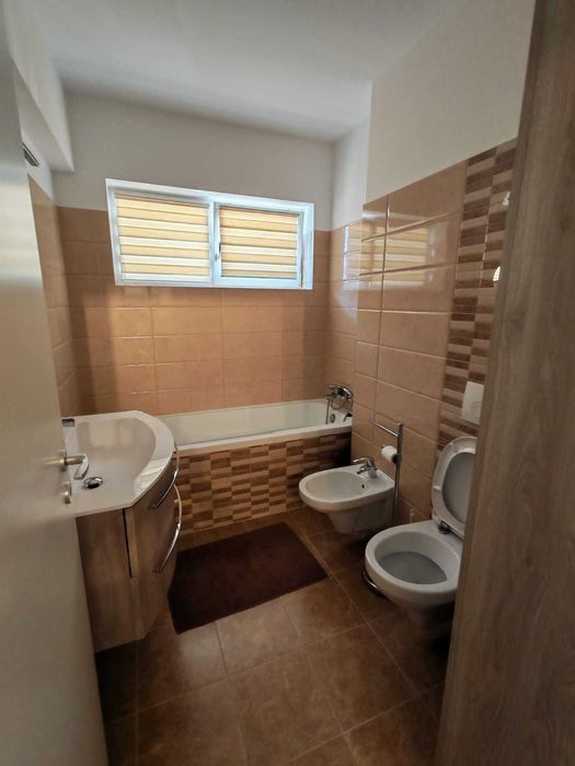 Inchiriez apartament  3 camere in cart Avantgarden
