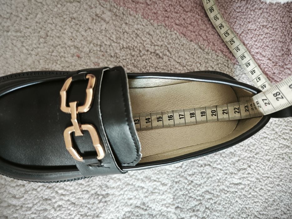 Чисто нови детски обувки