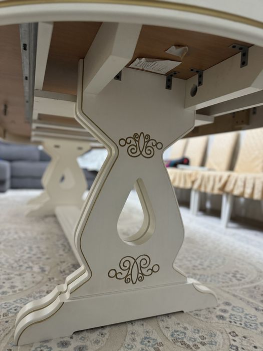 Стол со стульями