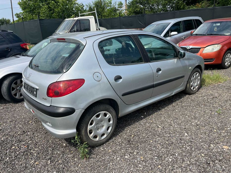Dezmembrez Peugeot 206 gri argintiu 1,4 benzina 2006