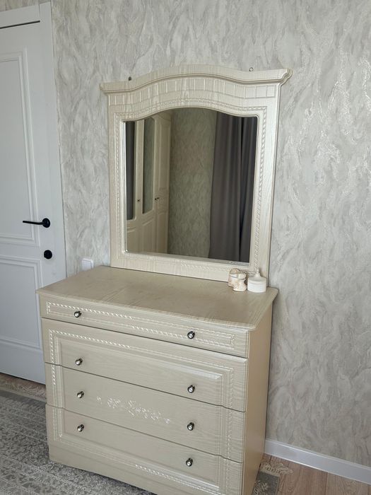 Продам спальный гарнитур