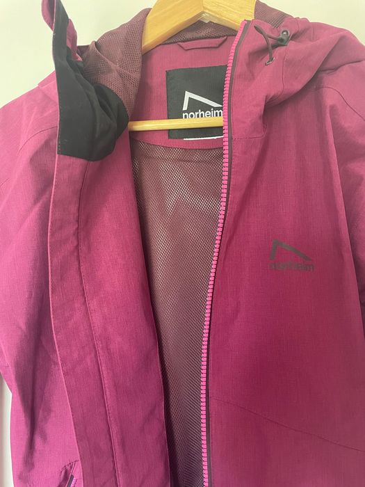 Дамско яке против вятър и дъжд на норвежката фирма Norheim