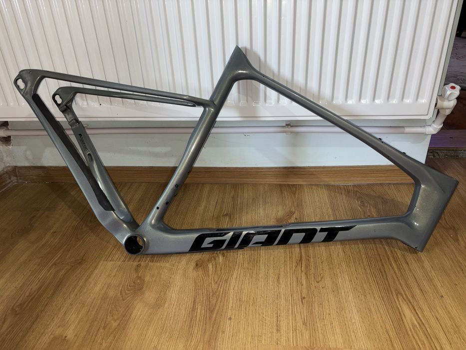 Cadru bicicleta giant revolt carbon !!!