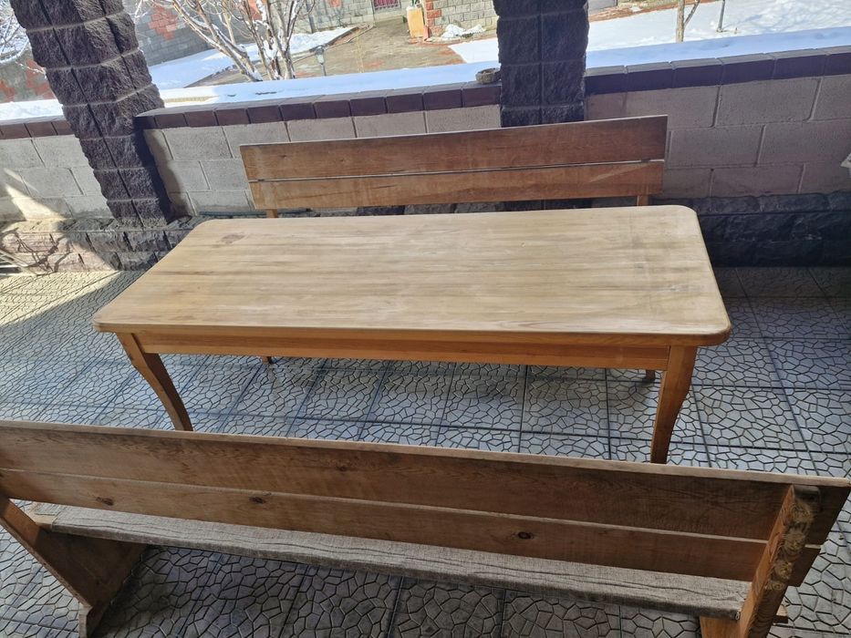 Деревянный стол и 2 лавочки
