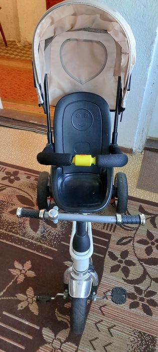 Бебешка триколка (почти неизползвана)