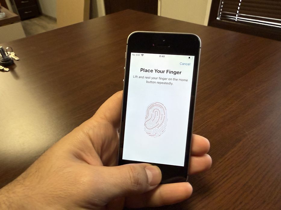 iPhone SE - 16GB - Като Нов