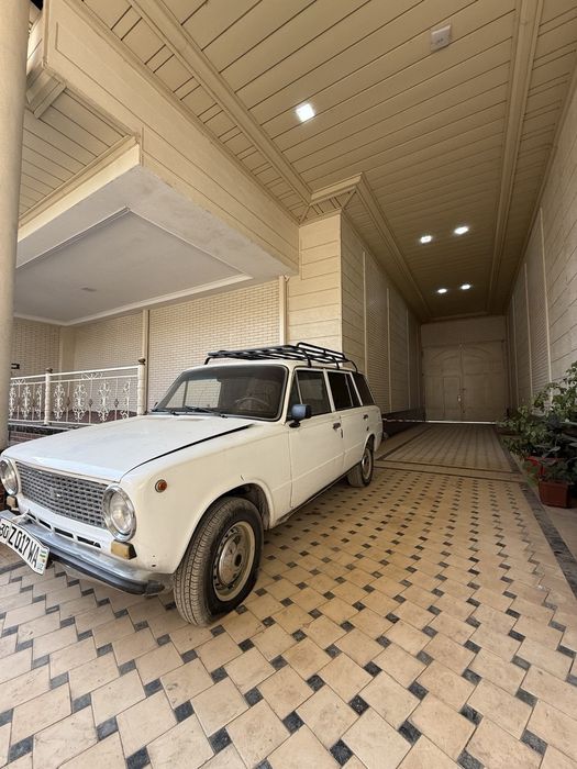 Vaz 2102 sotiladi