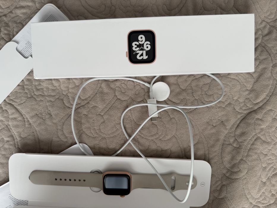Продам apple watch se