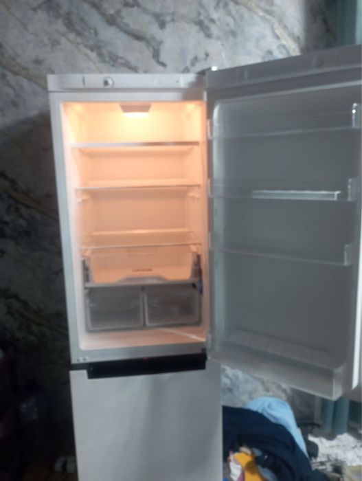 Холодилник сотилади холати янги