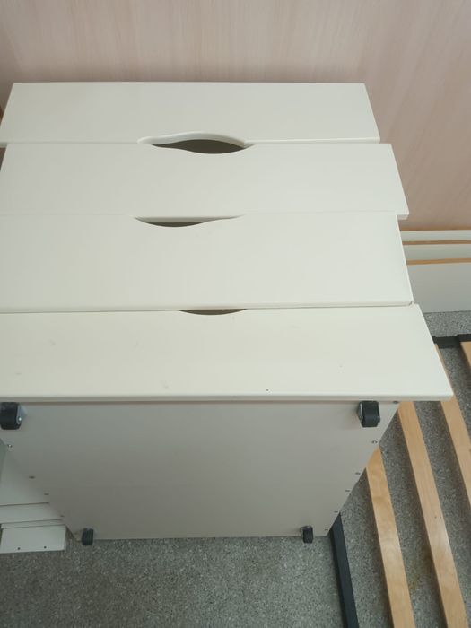 Кровать без матраса продаю