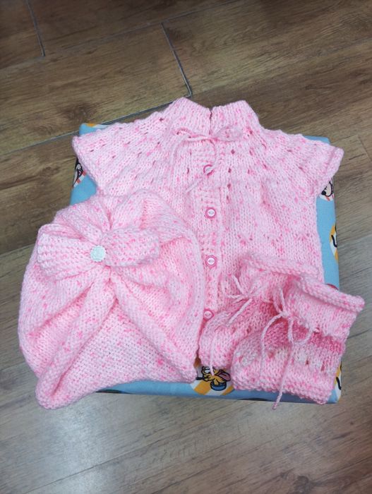 Бебешко елече,ръчно плетиво