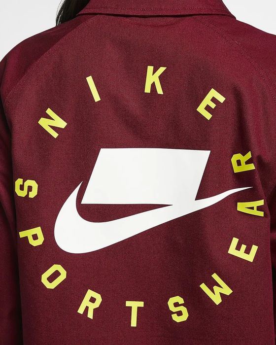 Ново пролетно дамско яке Nike sportswear