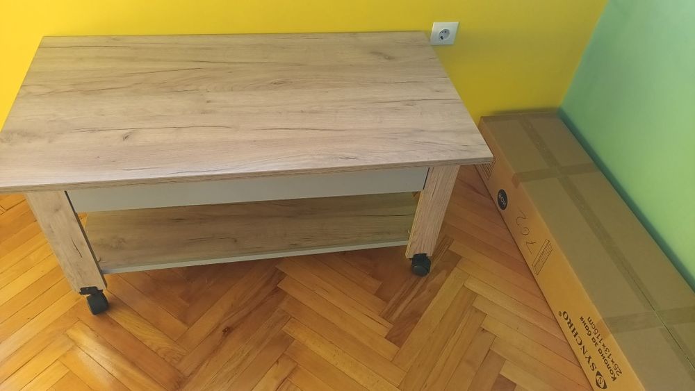 Холна маса с колеца