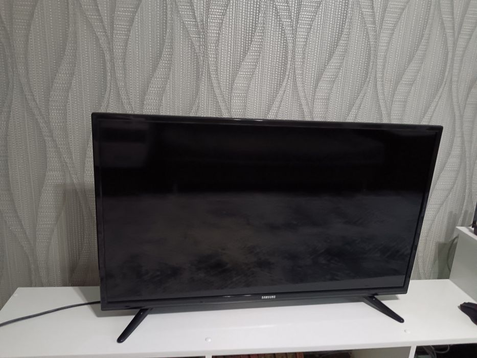 Продам телевизор Samsung 42", Smart TV