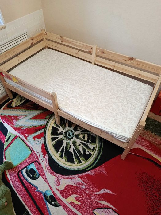 Детская кровать, натуральное дерево