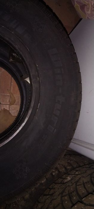 Продам шины зимние R16 265/70
