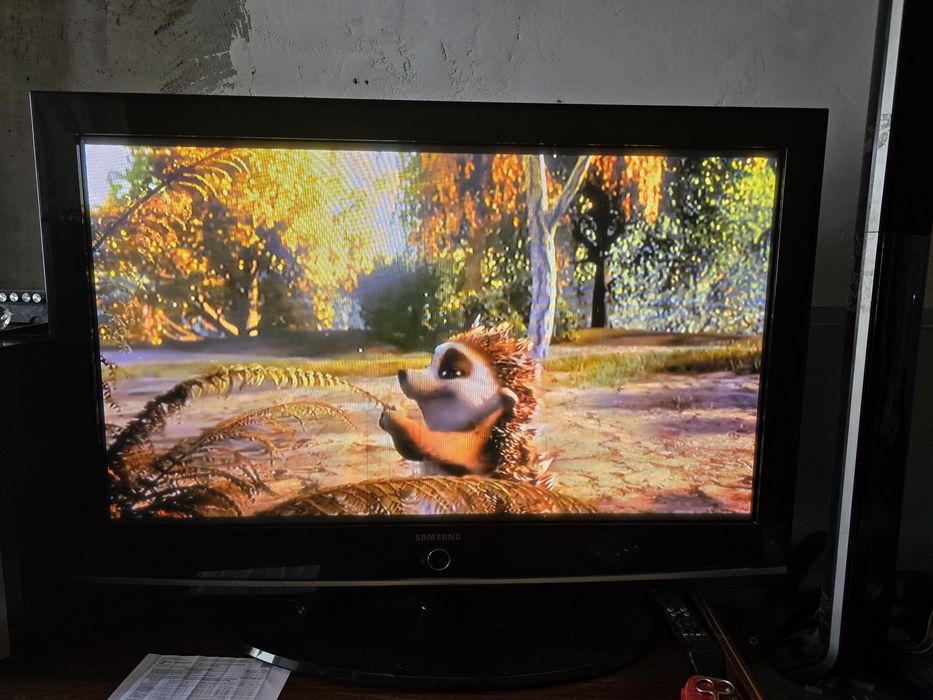 Телевизор SAMSUNG плазма.