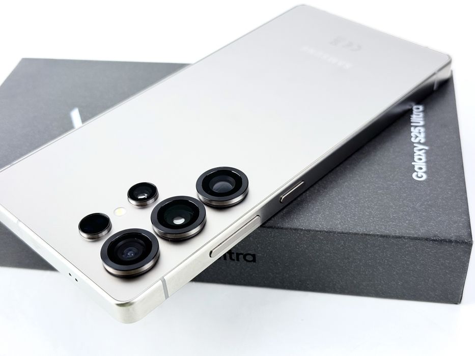 НОВ! Samsung Galaxy S25 Ultra 5G 256GB 12RAM Gray Гаранция!