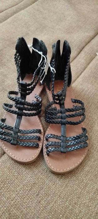 Новые фирменные босоножки для девочки