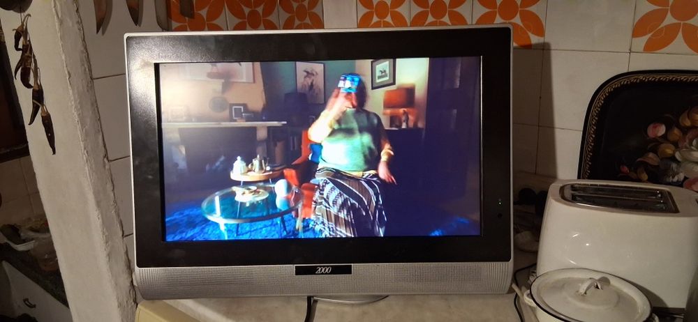 Продавам телевизор JVC 23"