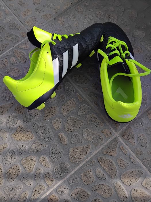 Детски футболни обувки Адидас