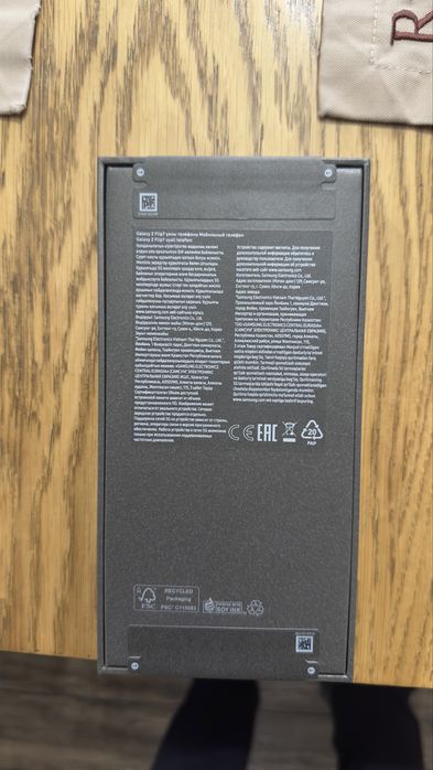 Samsung Galaxy Z Flip7  черный