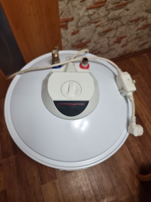 Водонагреватель  Аристон