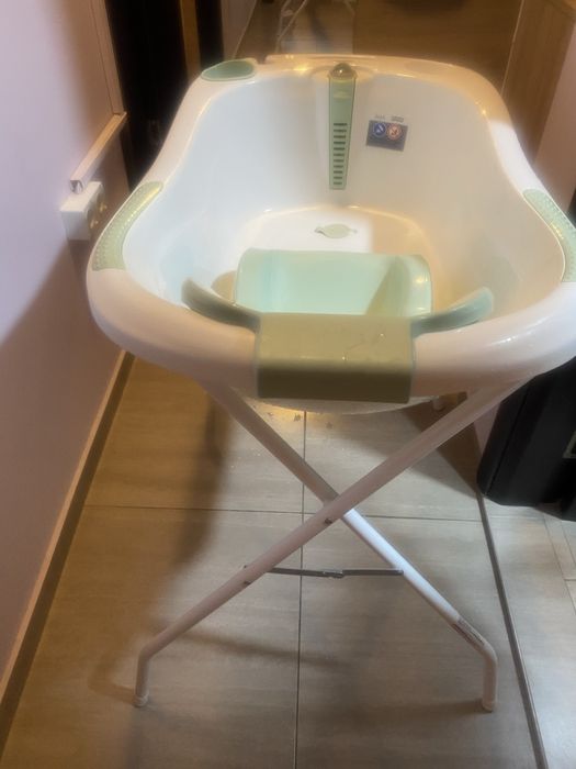 Вана за къпане за бебе със стойка и термометър