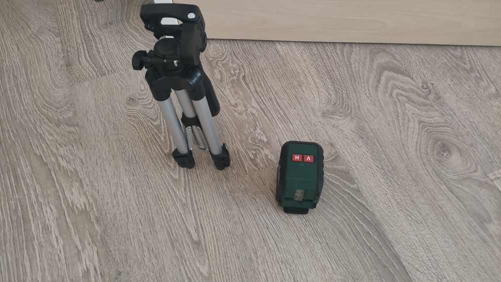 Vând nivela laser Parkside cu trepied