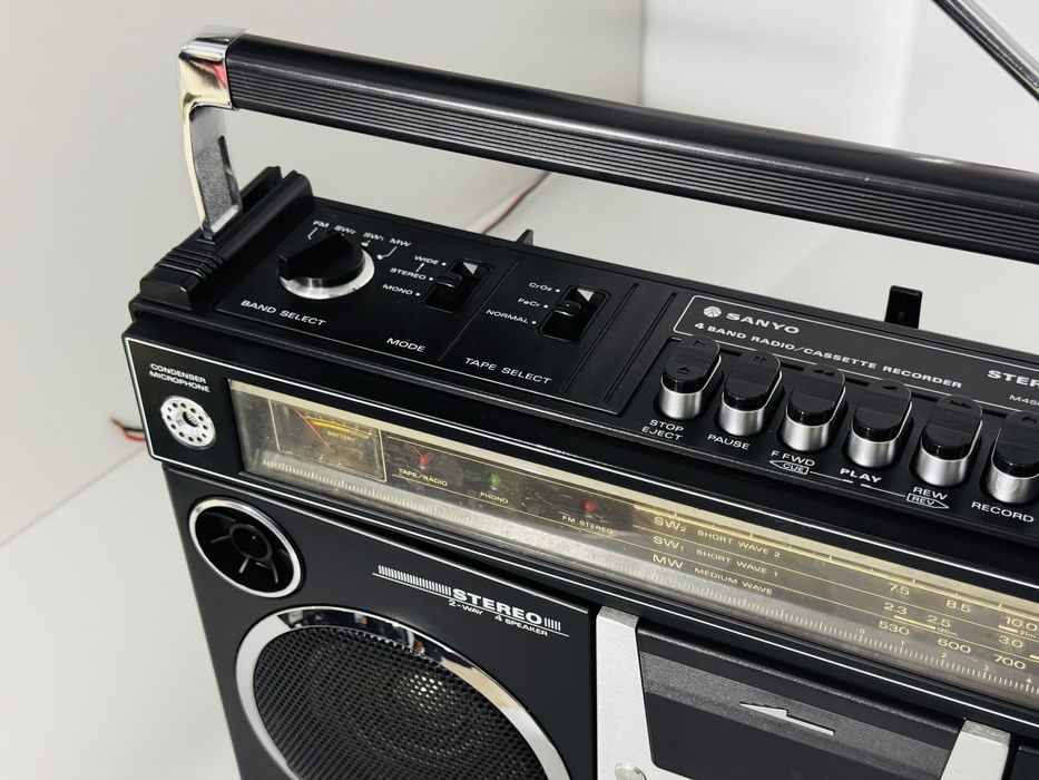 Boombox/radiocasetofon SANYO M4500KE ,vu-metre,sunet foarte bun,Japan