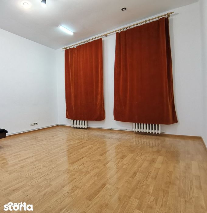 Inchiriez Spatiu de birou Central, curat, comfortabil.