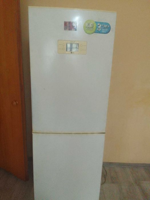 Отдам даром  холодильник