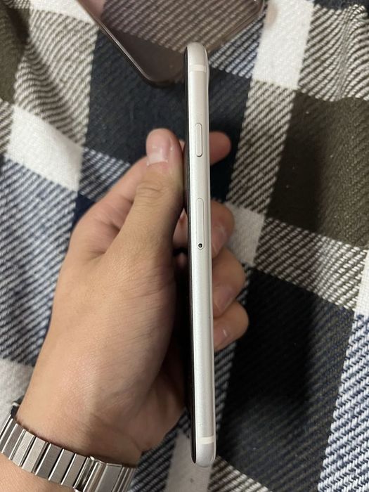 Продам iPhone SE