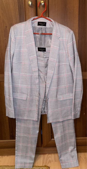 Продам женский костюм с брюками