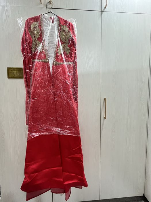 Kelinlik ansambl, vecherniy koʻylak, yangi tufli, tilla qosh sotamiz